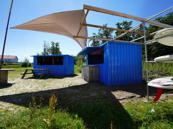 Contenedor de bar desmontable XL de 4×2 m, azul RAL 5015