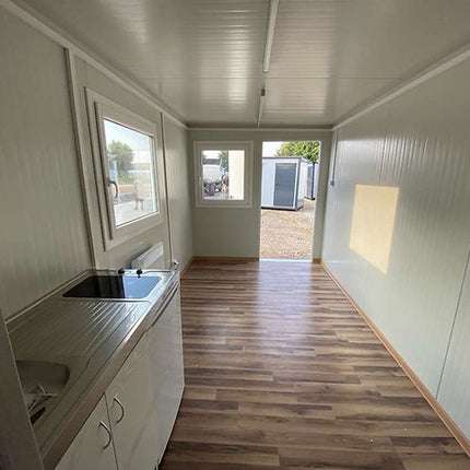 Contenedor de 6x2,40 m + WC, ducha y cocina