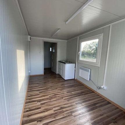 Contenedor de 6x2,40 m + WC, ducha y cocina