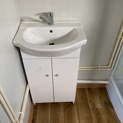 Contenedor de 6x2,40 m + WC, ducha y cocina
