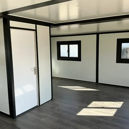 Minicasa/casa móvil con acabado de imitación madera, construida en 2025.