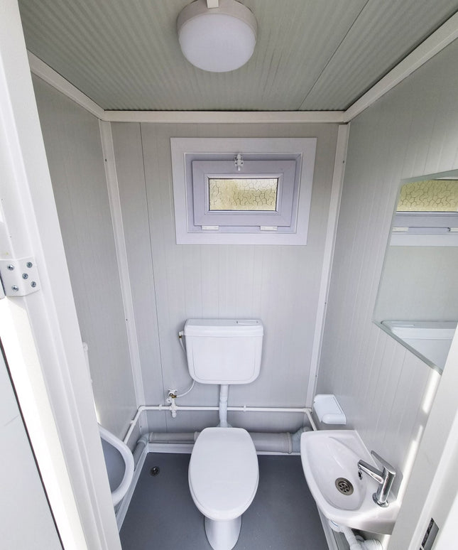 Contenedor sanitario SCD RAL 9002 Gris Blanco | 2335 mm de alto x 2400 mm de ancho x 1200 mm de profundidad | 2 puertas | 2 inodoros