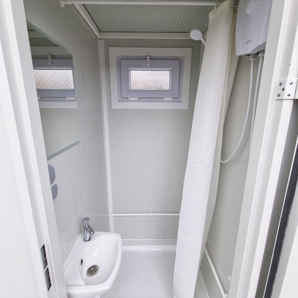 Cisterna sanitaria SCDD RAL 9002 Gris Blanco | 2350 x 2400 x 1250 mm | 2 puertas | con ducha