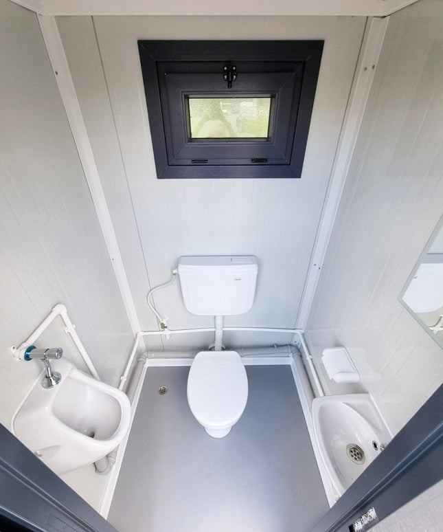Cisterna sanitaria SCDD RAL 7016 gris antracita | 2350 x 2400 x 1250 mm | 2 puertas | con ducha