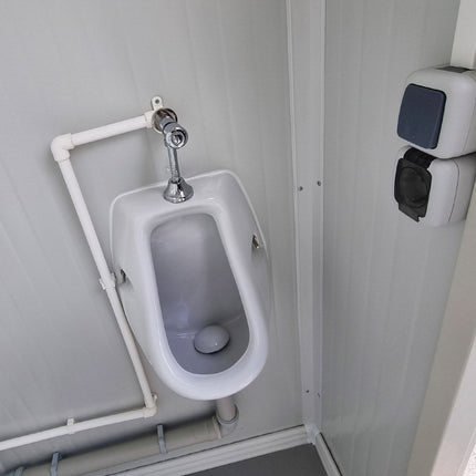 Cisterna sanitaria SCEW RAL 9002 Gris Blanco | 2335 x 1650 x 1200 mm (alto x ancho x profundidad) | Puerta simple | con agua caliente