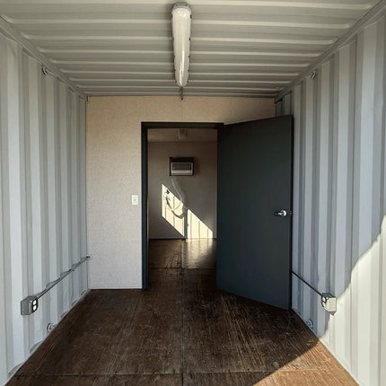 Contenedor de 20 pies (renovado), combinado como oficina y almacén.