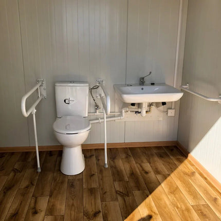 Contenedor sanitario con revestimiento exterior efecto madera.