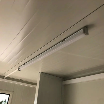 Contenedor sanitario con revestimiento exterior efecto madera.