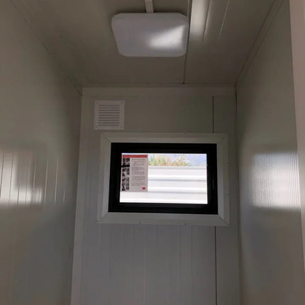 Contenedor sanitario con revestimiento exterior efecto madera.