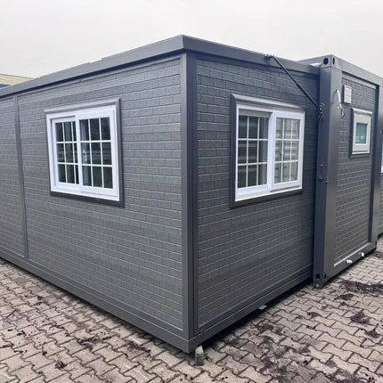 Pequeña casa de 37 m² con amplia terraza cubierta, garantía de 5 años.