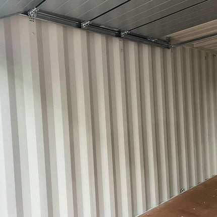 Contenedor marítimo de 20 pies con puerta seccional