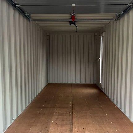 Contenedor marítimo de 20 pies con puerta seccional