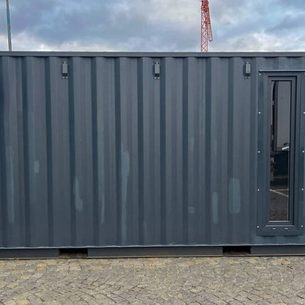 Contenedor marítimo de 20 pies con puerta seccional