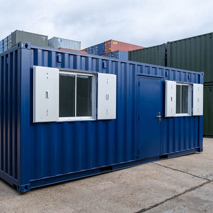Oficina en contenedor de 20 pies con 2 ventanas.