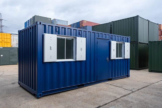 Oficina en contenedor de 20 pies con 2 ventanas.